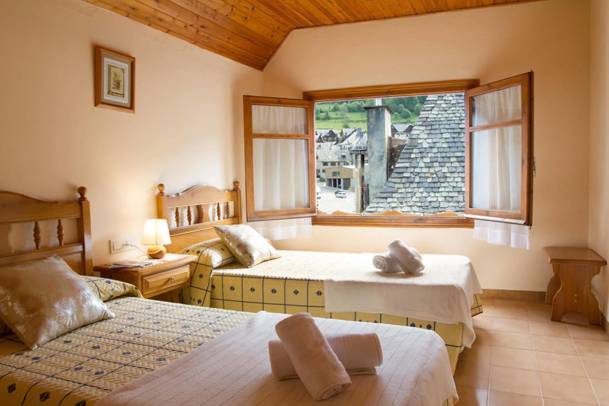Hostal Aiguamog Salardú Eksteriør billede