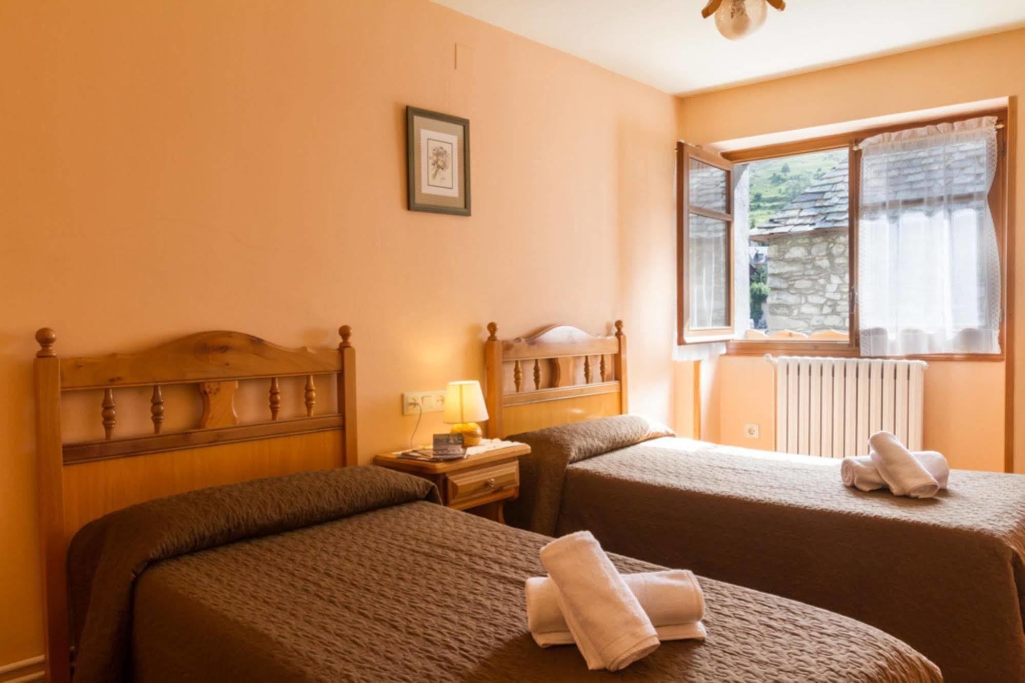 Hostal Aiguamog Salardú Eksteriør billede